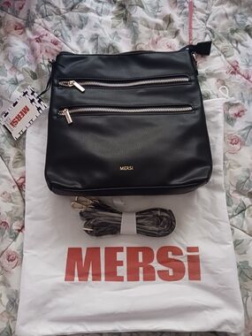 Mersi Black Messenger Bag
